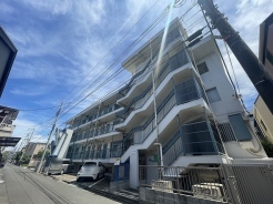 現地のご見学予約もスタートしました。周辺で売りに出ている物件も沢山御座います。まとめてご見学ができますのでお気軽にお申しつけください。

