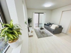 家族みんなが集まるリビング。広さを重視した家族全員が集まれるリビングは、住む上で大事な空間になります。
