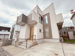 現地のご見学予約もスタートしました。周辺で売りに出ている物件も沢山御座います。まとめてご見学ができますのでお気軽にお申しつけください。
