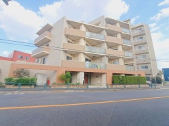 現地のご見学予約もスタートしました。周辺で売りに出ている物件も沢山御座います。まとめてご見学ができますのでお気軽にお申しつけください。
