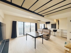 家族が一番集まる場所だから広々としつつも素敵な空間であって欲しい。みんながくつろぐリビングからキッチンまでが一つの空間のように繋がる間取り。
