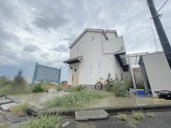 周辺のエリアで他にも沢山売りに出ている物件があります。インターネット掲載前の情報などもありますのでお気軽にお問合せください。まとめてご見学できます。
