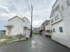 安心して暮らすことのできる住宅街。　住宅地の道路は一般に交通量が少なく車などの騒音が少ないため、住民にとって静かな生活環境が提供されます。
