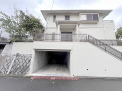 現地のご見学予約もスタートしました。周辺で売りに出ている物件も沢山御座います。まとめてご見学ができますのでお気軽にお申しつけください。
