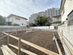 現地のご見学予約もスタートしました。周辺で売りに出ている物件も沢山御座います。まとめてご見学ができますのでお気軽にお申しつけください。
