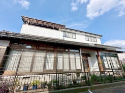 周辺のエリアで他にも沢山売りに出ている物件があります。インターネット掲載前の情報などもありますのでお気軽にお問合せください。まとめてご見学できます。
