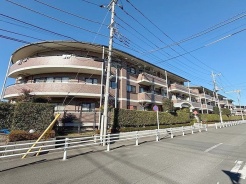 現地のご見学予約もスタートしました。周辺で売りに出ている物件も沢山御座います。まとめてご見学ができますのでお気軽にお申しつけください。
