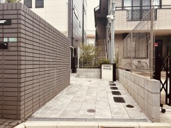 テラスハウスへの入り口