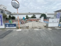 現地のご見学予約もスタートしました。周辺で売りに出ている物件も沢山御座います。まとめてご見学ができますのでお気軽にお申しつけください。
