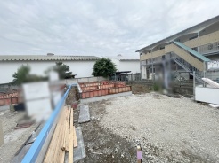 周辺のエリアで他にも沢山売りに出ている物件があります。インターネット掲載前の情報などもありますのでお気軽にお問合せください。まとめてご見学できます。
