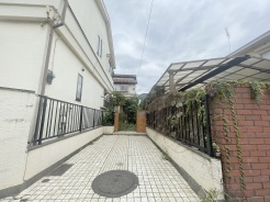 現地ご見学の際、スタッフが様々なご質問に対応いたします、周辺環境、前面道路、建築可能な建物について、ぜひご相談ください。
