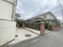 周辺のエリアで他にも沢山売りに出ている物件があります。インターネット掲載前の情報などもありますのでお気軽にお問合せください。まとめてご見学できます。
