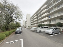 現地のご見学予約もスタートしました。周辺で売りに出ている物件も沢山御座います。まとめてご見学ができますのでお気軽にお申しつけください。
