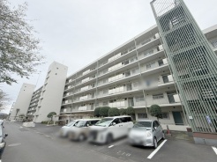 現地のご見学予約もスタートしました。周辺で売りに出ている物件も沢山御座います。まとめてご見学ができますのでお気軽にお申しつけください。
