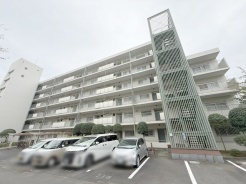 現地のご見学予約もスタートしました。周辺で売りに出ている物件も沢山御座います。まとめてご見学ができますのでお気軽にお申しつけください。
