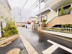 周辺のエリアで他にも沢山売りに出ている物件があります。インターネット掲載前の情報などもありますのでお気軽にお問合せください。まとめてご見学できます。
