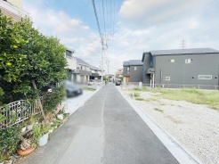 安心して暮らすことのできる住宅街。　住宅地の道路は一般に交通量が少なく車などの騒音が少ないため、住民にとって静かな生活環境が提供されます。
