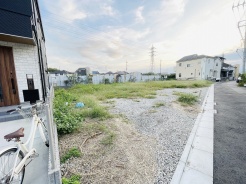 周辺のエリアで他にも沢山売りに出ている物件があります。インターネット掲載前の情報などもありますのでお気軽にお問合せください。まとめてご見学できます。
