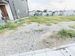 現地ご見学の際、スタッフが様々なご質問に対応いたします、周辺環境、前面道路、建築可能な建物について、ぜひご相談ください。
