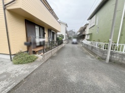 安心して暮らすことのできる住宅街。　住宅地の道路は一般に交通量が少なく車などの騒音が少ないため、住民にとって静かな生活環境が提供されます。
