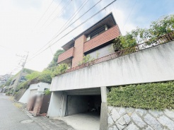 現地のご見学予約もスタートしました。周辺で売りに出ている物件も沢山御座います。まとめてご見学ができますのでお気軽にお申しつけください。
