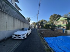 周辺は住宅が建ち並ぶ閑静な住宅街です。
