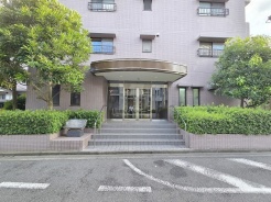 周辺のエリアで他にも沢山売りに出ている物件があります。インターネット掲載前の情報などもありますのでお気軽にお問合せください。まとめてご見学できます。
