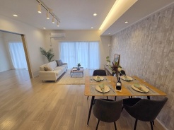 家族が食事するダイニングスペースをキッチンから見渡せる設計に。お料理をしながら家族とのコミュニケーションが増えそうな予感。
