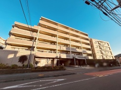 現地のご見学予約もスタートしました。周辺で売りに出ている物件も沢山御座います。まとめてご見学ができますのでお気軽にお申しつけください。
