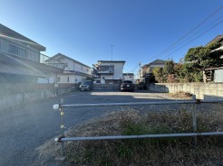周辺は住宅が建ち並ぶ閑静な住宅街です。
