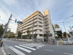 周辺のエリアで他にも沢山売りに出ている物件があります。インターネット掲載前の情報などもありますのでお気軽にお問合せください。まとめてご見学できます。
