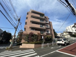 現地のご見学予約もスタートしました。周辺で売りに出ている物件も沢山御座います。まとめてご見学ができますのでお気軽にお申しつけください。
