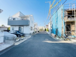 安心して暮らすことのできる住宅街。　住宅地の道路は一般に交通量が少なく車などの騒音が少ないため、住民にとって静かな生活環境が提供されます。
