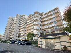 現地のご見学予約もスタートしました。周辺で売りに出ている物件も沢山御座います。まとめてご見学ができますのでお気軽にお申しつけください。
