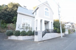 現地のご見学予約もスタートしました。周辺で売りに出ている物件も沢山御座います。まとめてご見学ができますのでお気軽にお申しつけください。
