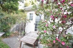 自然に恵まれた豊かな緑と美しいロケーションが特徴です。穏やかな暮らしやリラックスした健康的な生活が送れそう。日々の喧騒から離れ、自然に囲まれた癒しの場所はいかがでしょうか。
