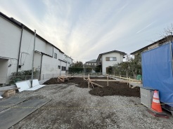 現地のご見学予約もスタートしました。周辺で売りに出ている物件も沢山御座います。まとめてご見学ができますのでお気軽にお申しつけください。
