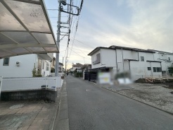 安心して暮らすことのできる住宅街。　住宅地の道路は一般に交通量が少なく車などの騒音が少ないため、住民にとって静かな生活環境が提供されます。
