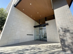 周辺のエリアで他にも沢山売りに出ている物件があります。インターネット掲載前の情報などもありますのでお気軽にお問合せください。まとめてご見学できます。
