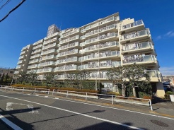 現地のご見学予約もスタートしました。周辺で売りに出ている物件も沢山御座います。まとめてご見学ができますのでお気軽にお申しつけください。
