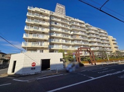 周辺のエリアで他にも沢山売りに出ている物件があります。インターネット掲載前の情報などもありますのでお気軽にお問合せください。まとめてご見学できます。
