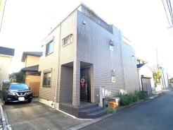 現地のご見学予約もスタートしました。周辺で売りに出ている物件も沢山御座います。まとめてご見学ができますのでお気軽にお申しつけください。
