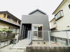 現地のご見学予約もスタートしました。周辺で売りに出ている物件も沢山御座います。まとめてご見学ができますのでお気軽にお申しつけください。
