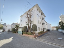 周辺のエリアで他にも沢山売りに出ている物件があります。インターネット掲載前の情報などもありますのでお気軽にお問合せください。まとめてご見学できます。
