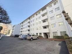 現地のご見学予約もスタートしました。周辺で売りに出ている物件も沢山御座います。まとめてご見学ができますのでお気軽にお申しつけください。
