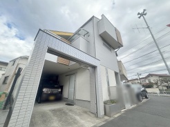 現地のご見学予約もスタートしました。周辺で売りに出ている物件も沢山御座います。まとめてご見学ができますのでお気軽にお申しつけください。
