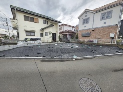 現地ご見学の際、スタッフが様々なご質問に対応いたします、周辺環境、前面道路、建築可能な建物について、ぜひご相談ください。
