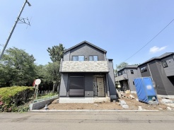 現地のご見学予約もスタートしました。周辺で売りに出ている物件も沢山御座います。まとめてご見学ができますのでお気軽にお申しつけください。

