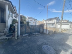 白馬グループの白馬建設にて、プラン作成、イメージパース作成を数日で行えます。　希望の間取りはどの位の大きさか？、一体どの位の広さの土地が適切か？まずはたたき台のプランと見積りを作りましょう、担当者へお申しつけください。
