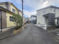 安心して暮らすことのできる住宅街。　住宅地の道路は一般に交通量が少なく車などの騒音が少ないため、住民にとって静かな生活環境が提供されます。
